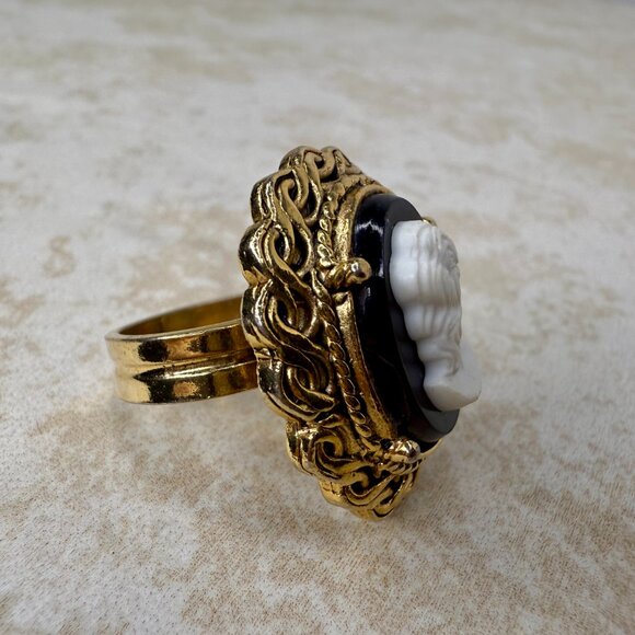 Vintage Signed Uncas Gold Tone Cameo Adjustable Ring - Picture 3 of 7